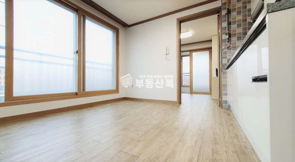 경남 진주시 상평동 275-101 V 기공부근 깔끔하고 채광잘들어오는 넓은 원플원V 월세 매물번호 13011 사진 1