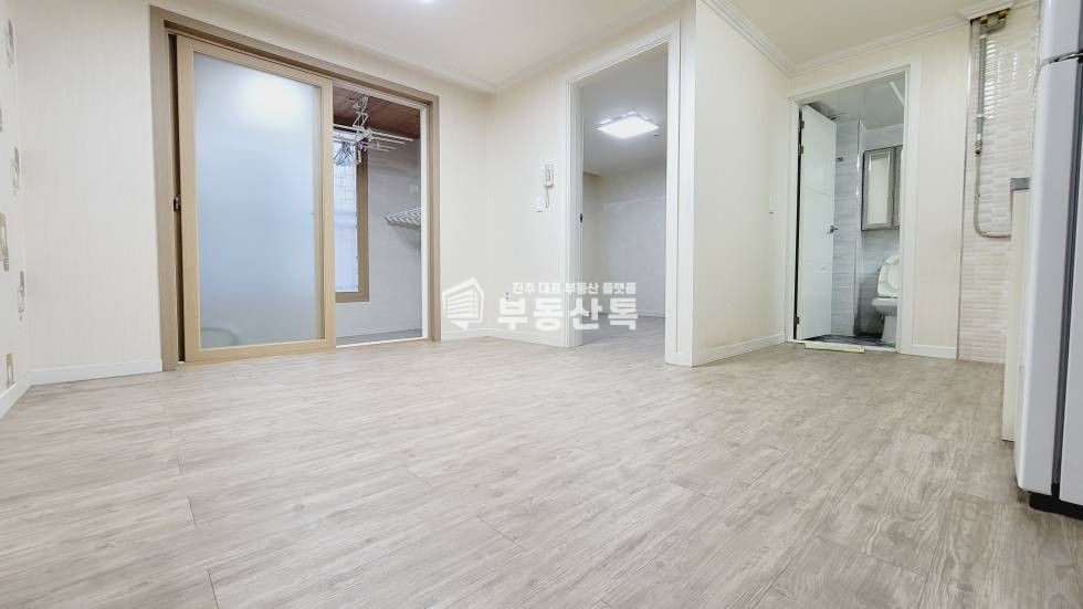 경남 진주시 하대동 V화이트톤 깔끔하고 관리잘된 원플원V 월세 매물번호 10805 사진 1
